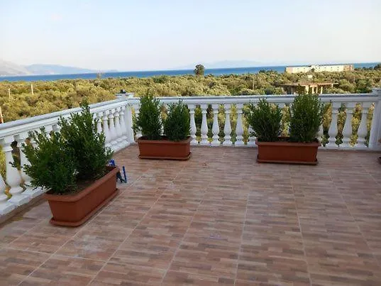 Irini'S Guesthouse Qeparo Apartment